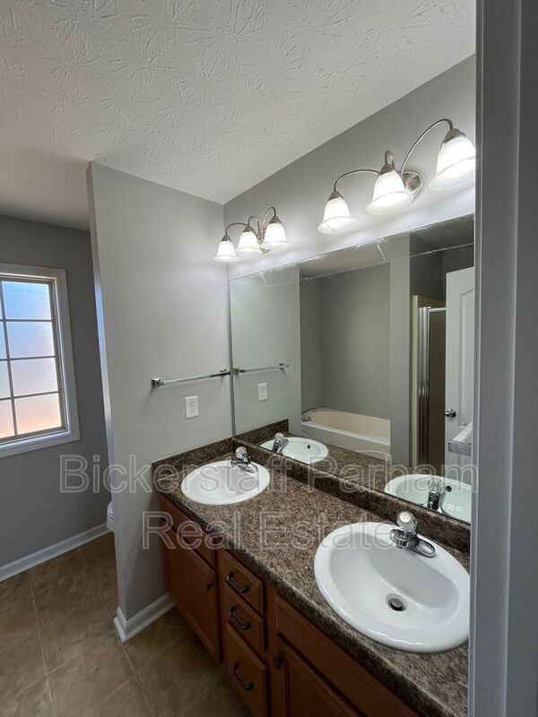 Building Photo - 410 26th Ct