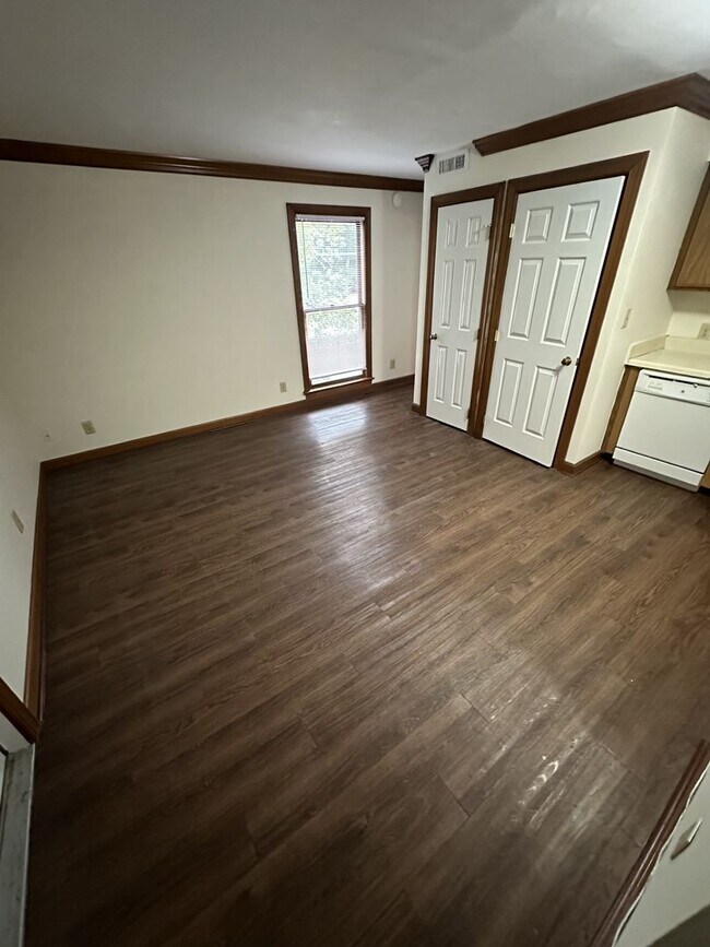 Building Photo - 1 Bedroom 1 Bathroom Condo!