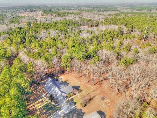 Building Photo - Large House on 3.5 Acres in Harlem