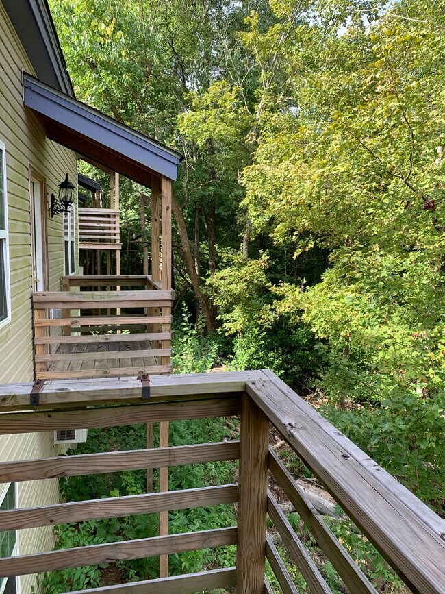 Building Photo - 1112 Cardinal St #104