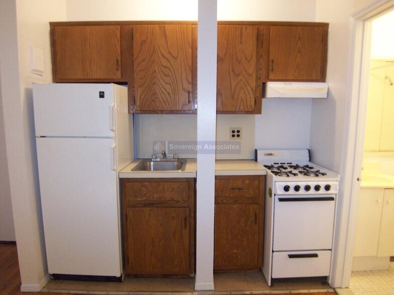 Building Photo - 605 W 112th St