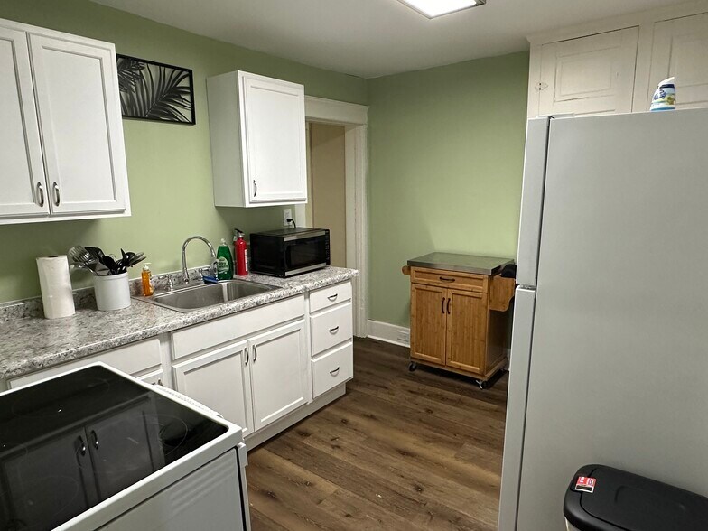 Building Photo - 447 Buffalo St