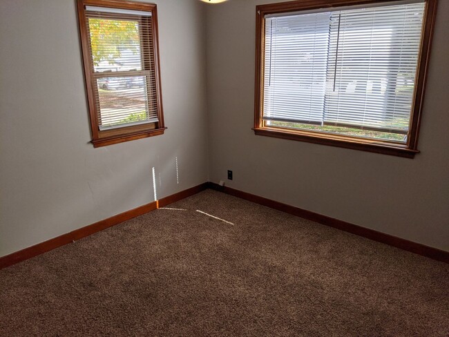 Building Photo - 3 Bedroom home in Wausau!