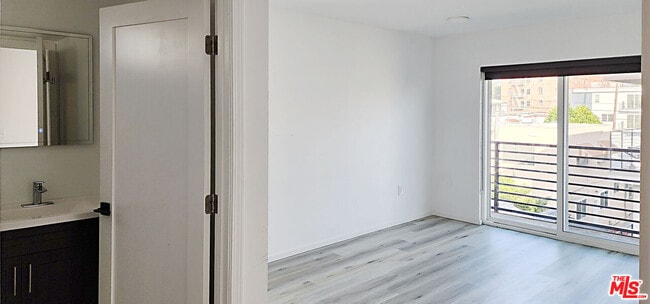 Building Photo - 1224 Alexandria Ave