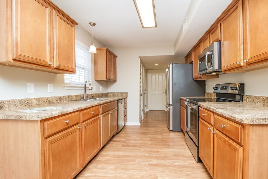 Building Photo - 843 Kanatak Ln