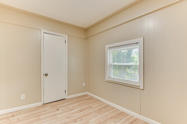Building Photo - 2832 Cornelia Rd