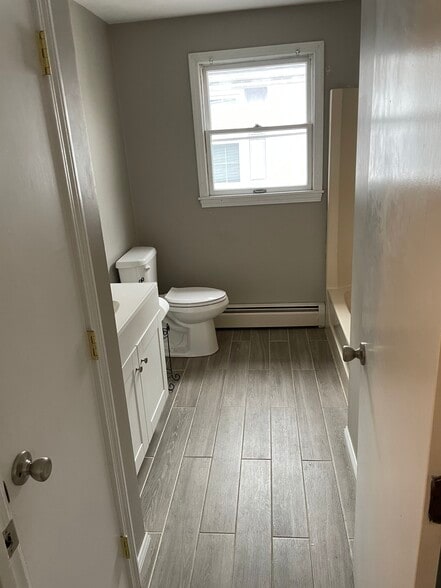 Building Photo - 72 Sterling St