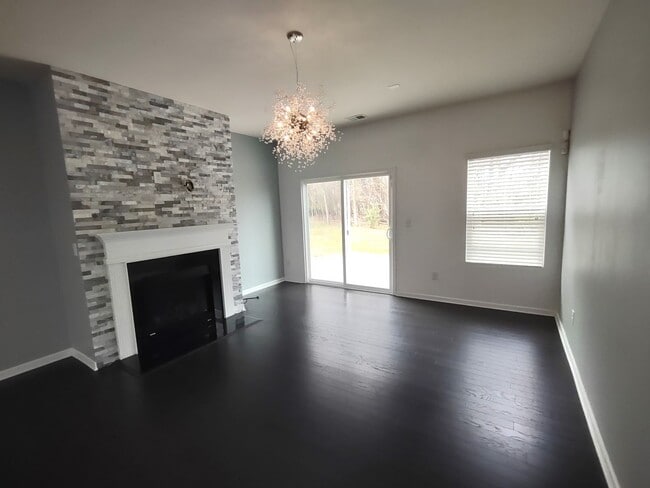Building Photo - Beautiful Home located in the Clarabella C...