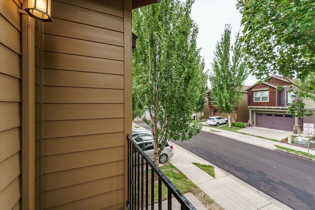 Building Photo - ASK ABOUT ONE MONTH FREE SPECIAL - Ask Us How! Convenient Location 3 Bedroom 2.5 Bathroom with Fe...