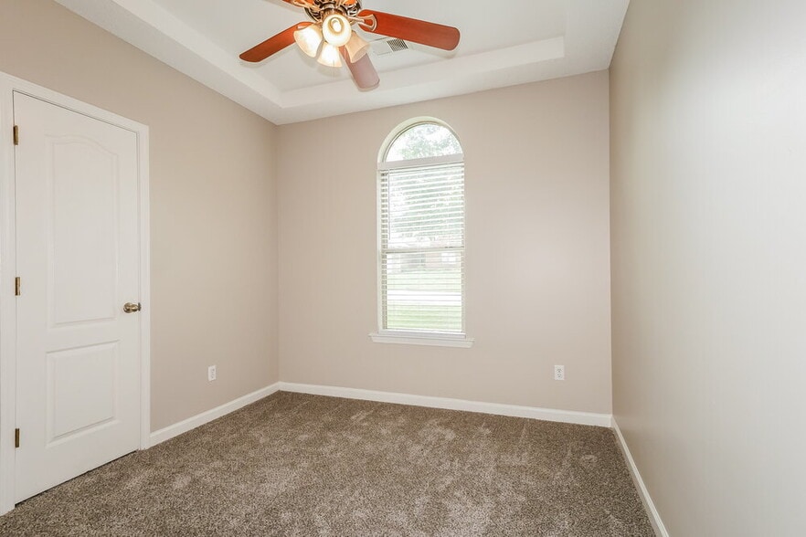 Building Photo - 60 Penny Ln