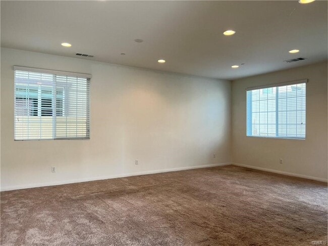 Building Photo - 663 Huron Pl