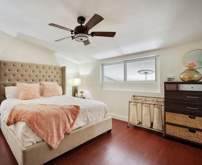 Building Photo - 550 NW 210th St