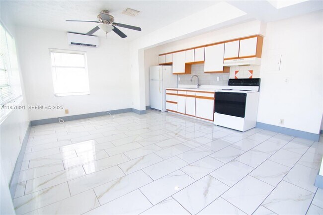 Building Photo - 1843 Cleveland St