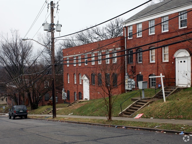Building Photo - 113 Wayne Pl SE