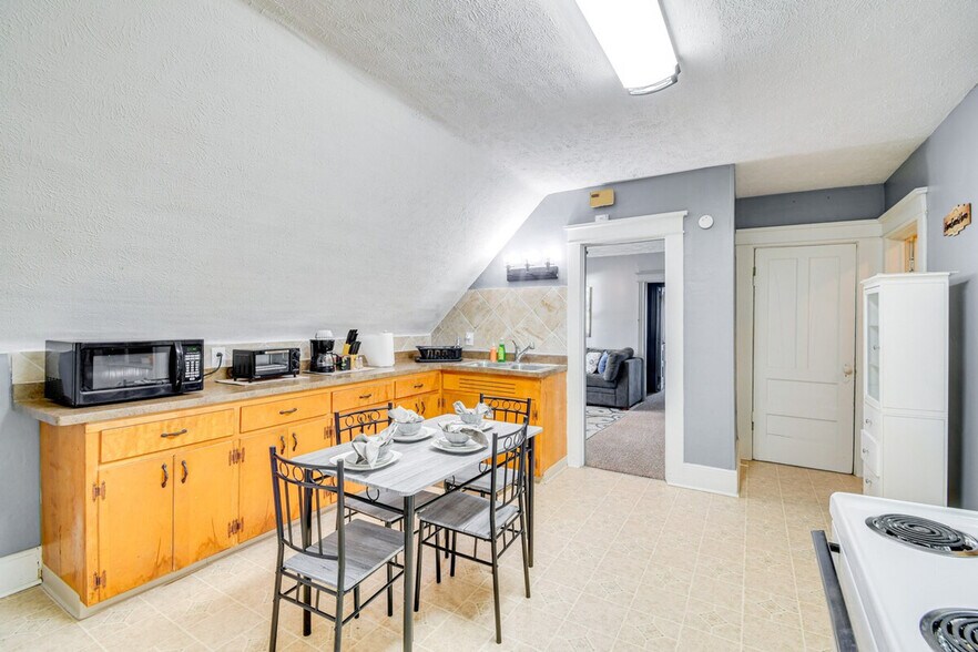 Building Photo - 71 Sanford St