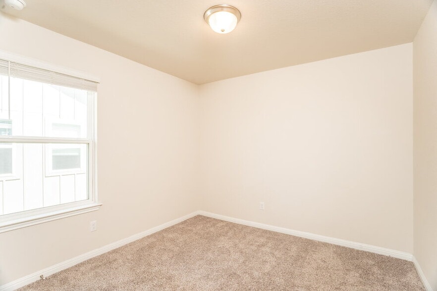 Building Photo - 119 Oakdale Meadows Ln