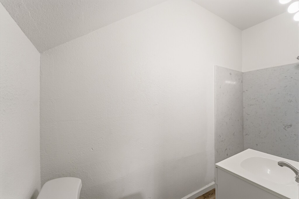 Building Photo - 400 Bissell Ave