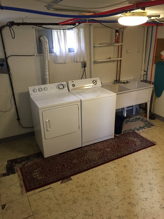 Building Photo - Ranch House for Rent