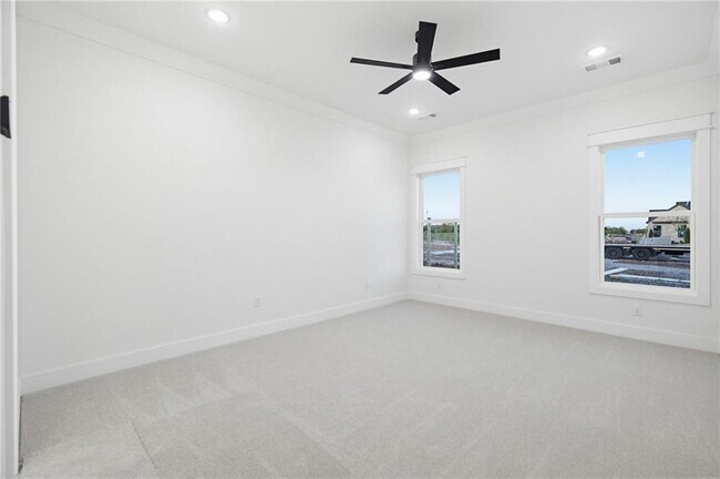 Building Photo - 431 Hedge Dr