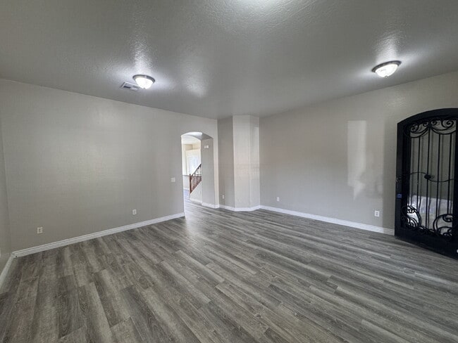 Building Photo - 821 W Saguaro Ln