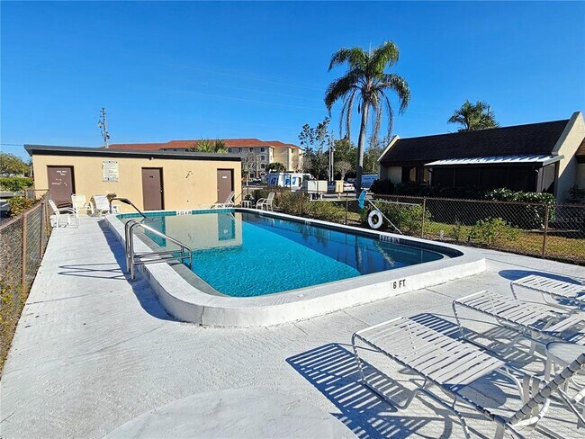 Building Photo - 499 Albee Farm Rd