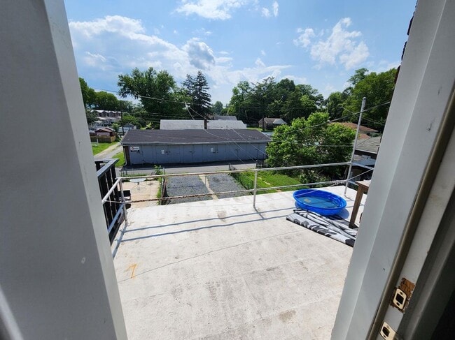 Building Photo - 2310 Hoffer Ave