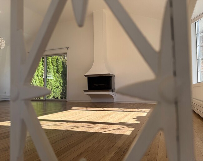 Building Photo - 15 Sunwich Rd