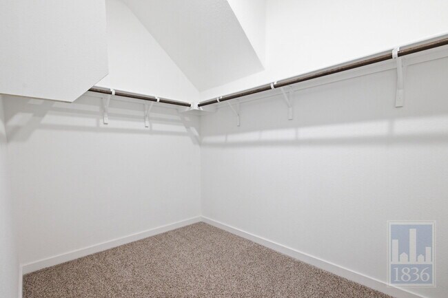 Building Photo - 10925 Tildon Ave