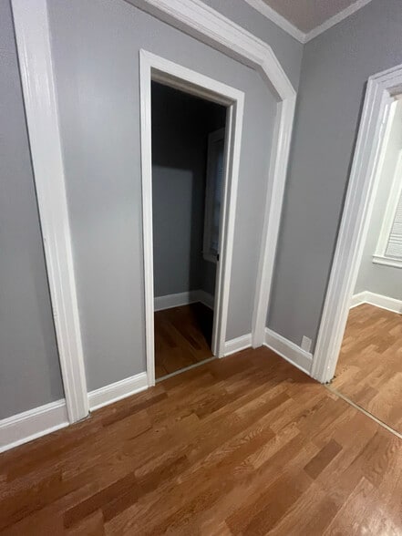 Building Photo - 171 Isabella Ave