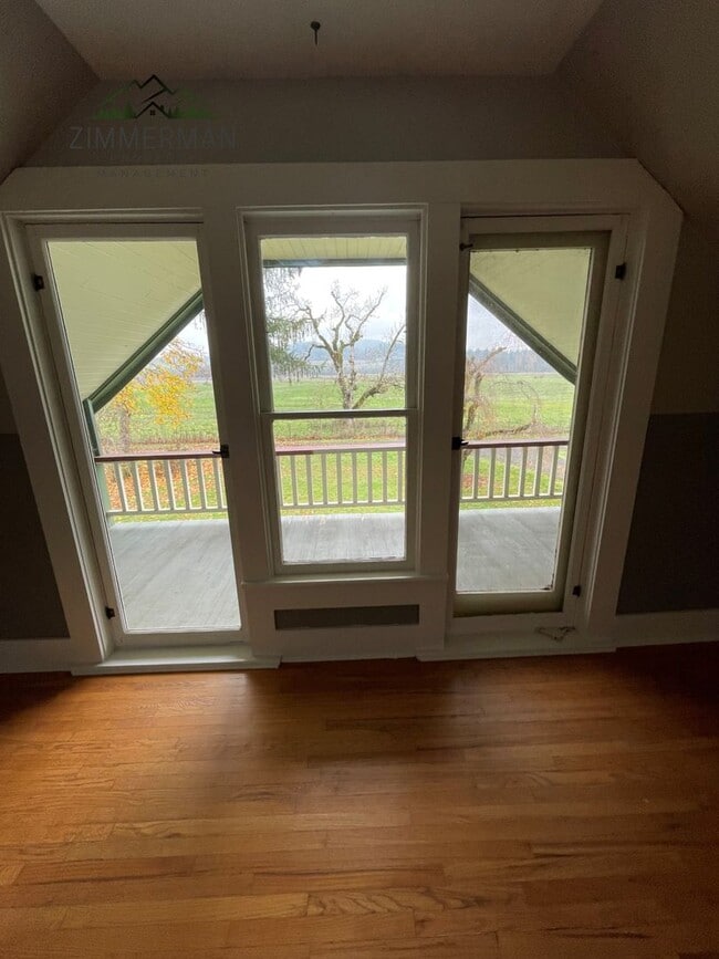 Building Photo - Adorable Updated Farmhouse in Creswell, OR