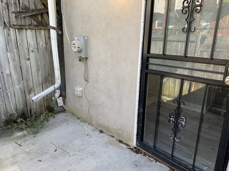 Building Photo - 334 W 29th St