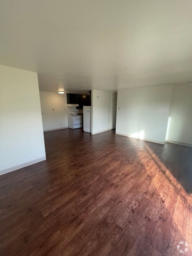Building Photo - Downstairs 3 bedroom / 2 bath w/garage