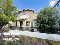Building Photo - Spacious modern living