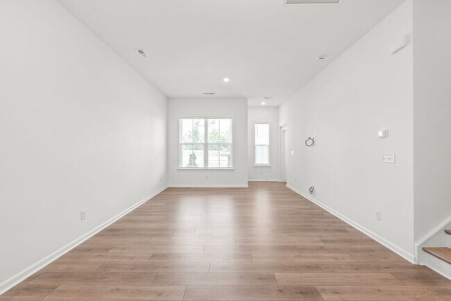Building Photo - 5807 Clear Creek Ln