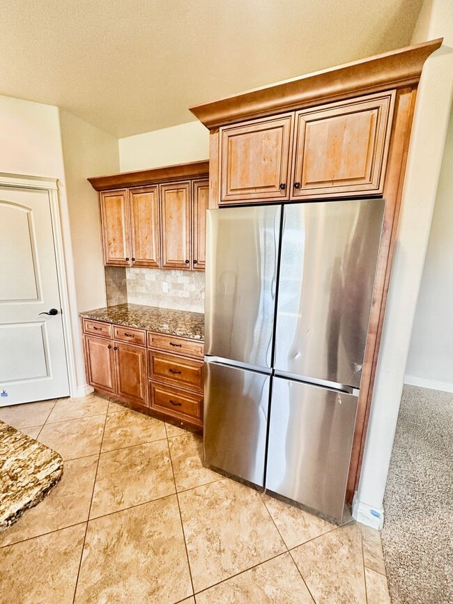 Building Photo - Spacious 4 Bedroom Home in Quiet Cul-de-Sa...