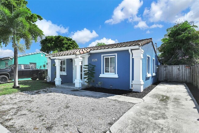 Building Photo - 1328 N Andrews Ave