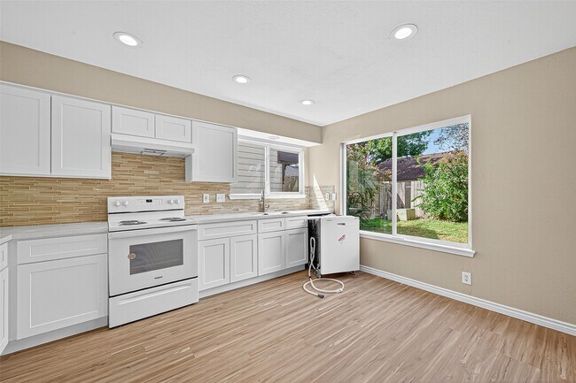 Building Photo - 1811 Foxlake Dr