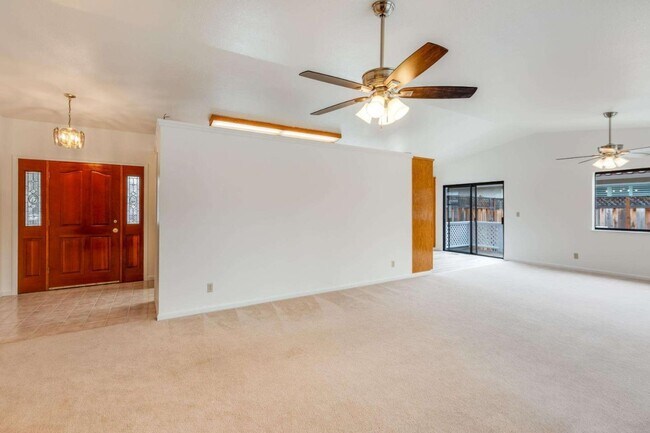 Building Photo - 431 Paul Dr