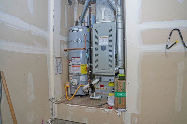 Building Photo - Spacious 3-Bedroom Home with Deck & Fenced Yard