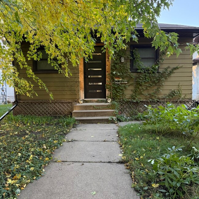 Primary Photo - 3332 S 32nd Ave