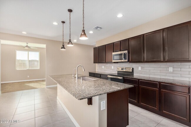 Building Photo - 8451 S 164th Dr