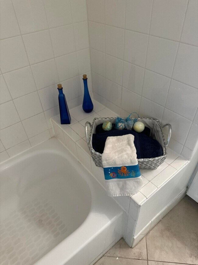 Building Photo - 1200 Town Center Dr