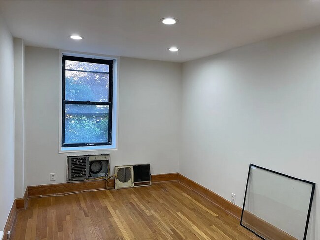 Building Photo - 35-20 Leverich St