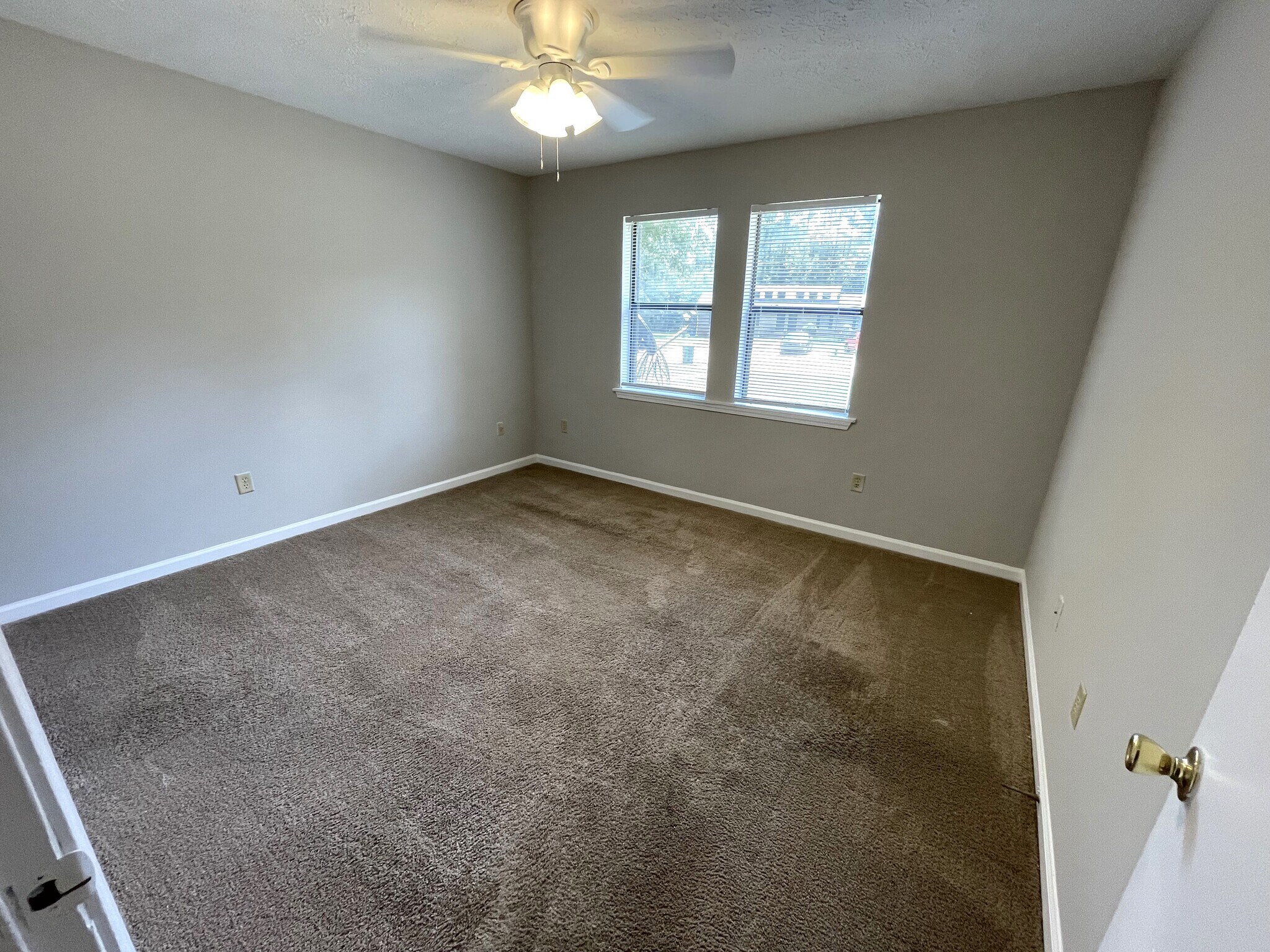 Building Photo - 112 Essex Ct