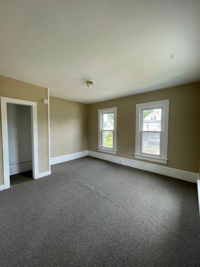 Building Photo - 1501 W Henley St