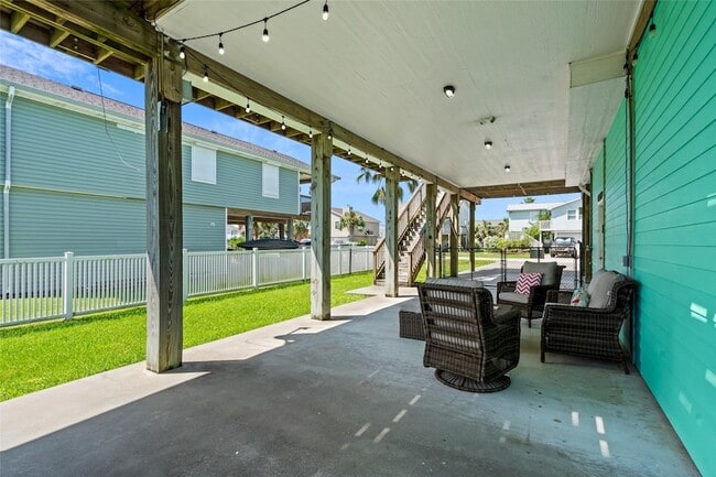 Building Photo - 3923 Reeves Dr