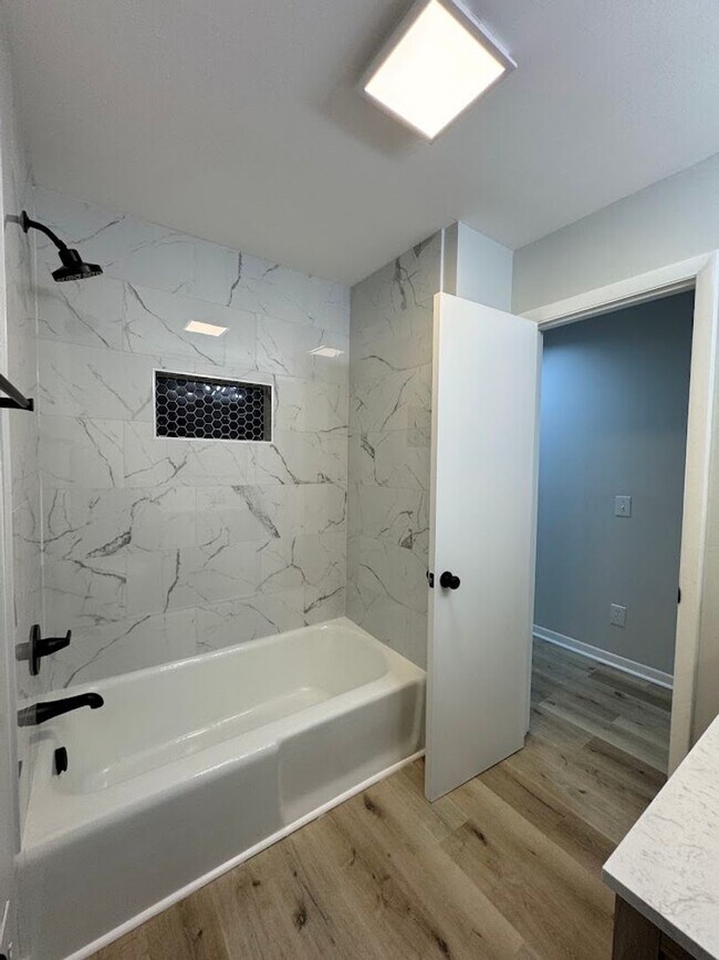 Building Photo - 2205 Hathaway Dr
