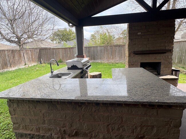 Building Photo - 3723 Westmeadow Dr