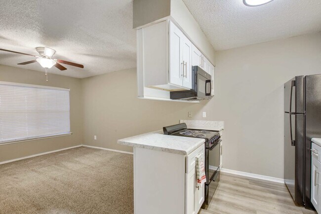 Building Photo - 501 Par Dr