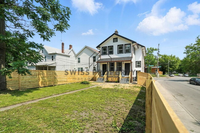 Building Photo - 887 E Livingston Ave
